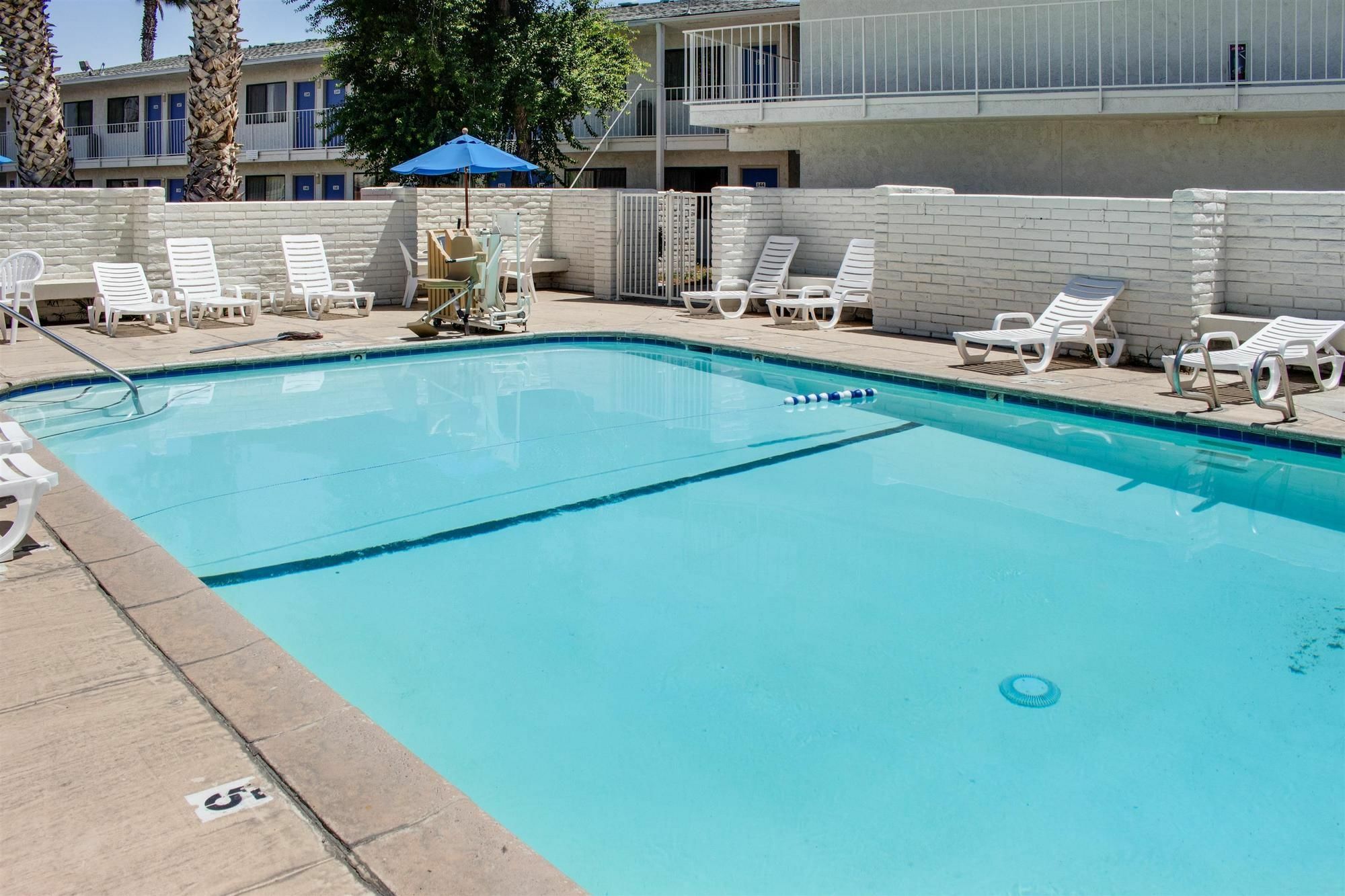 Motel 6-Bakersfield, Ca - South エクステリア 写真