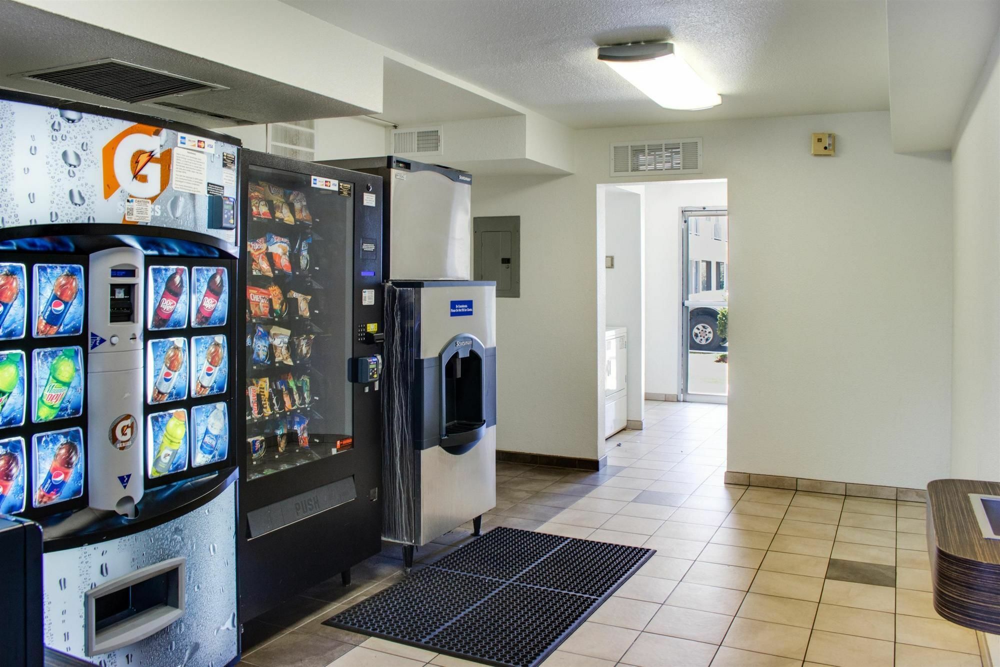 Motel 6-Bakersfield, Ca - South エクステリア 写真